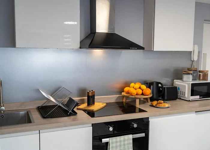 Charming Retreat On The Eastside For A Group Or Family In North Laine