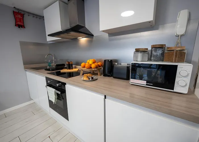 Charming Retreat On The Eastside For A Group Or Family In North Laine